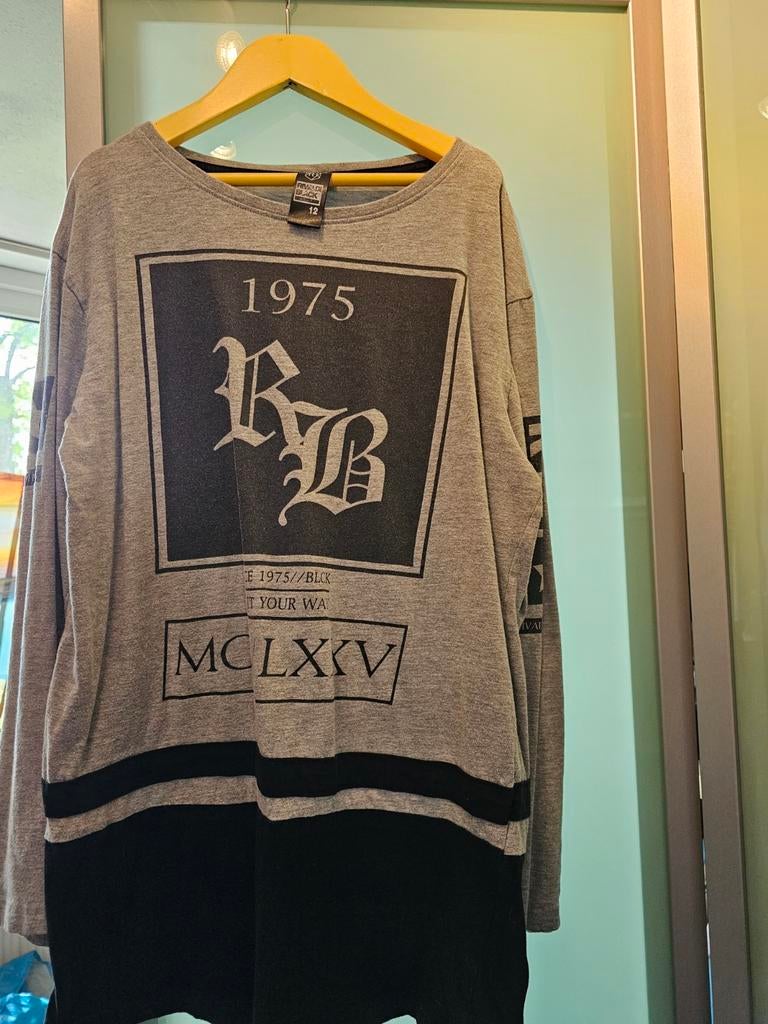 Stoere grijze longsleeve met print - maat 12 jaar, Kinderen en Baby's, Kinderkleding | Maat 152, Gebruikt, Jongen of Meisje, Ophalen of Verzenden