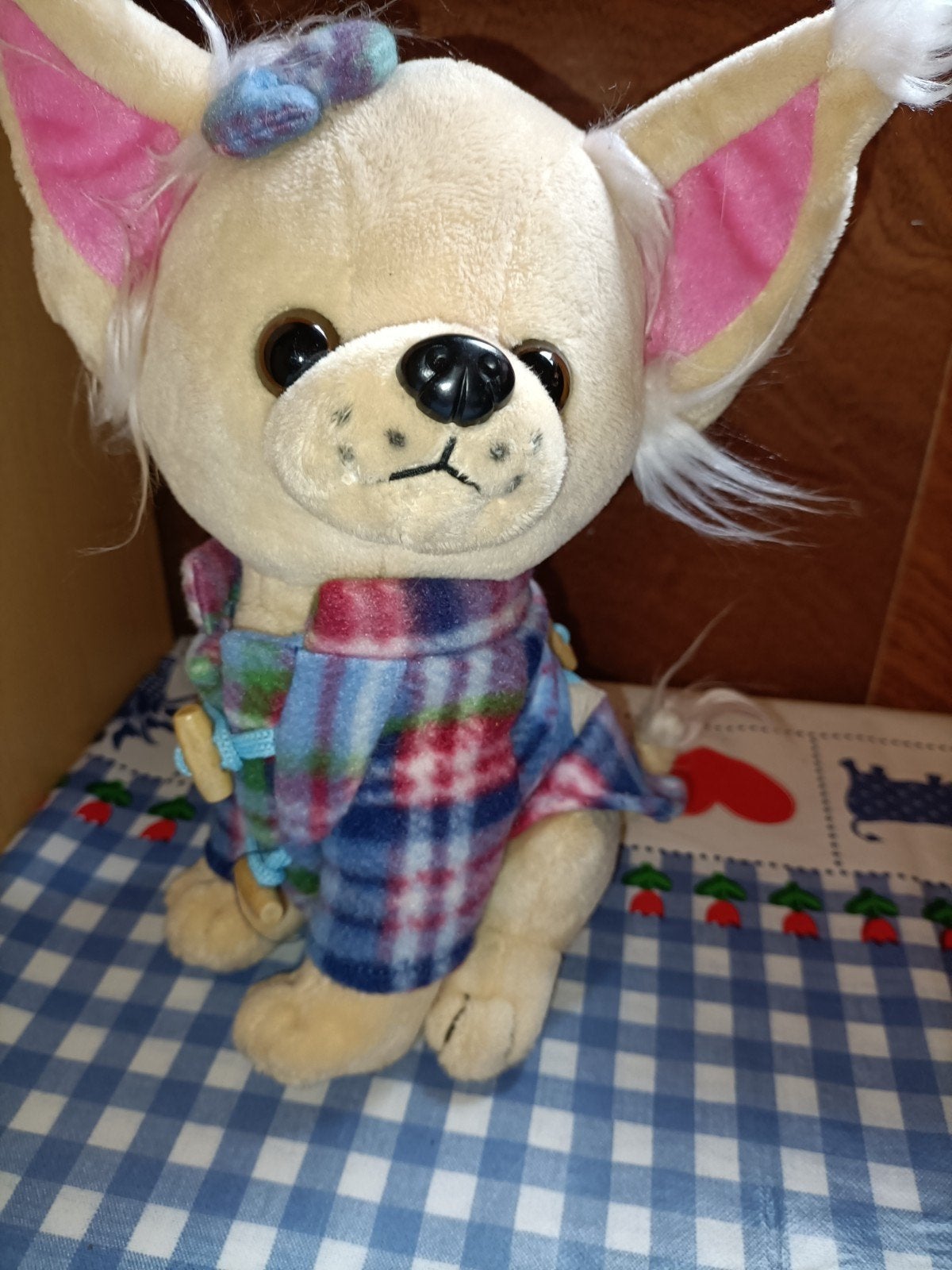 Chihuahua knuffel met kleertjes 26 cm groot, Ophalen of Verzenden, Zo goed als nieuw, Overige typen