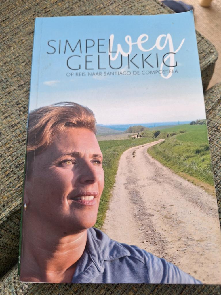 Anne-Marie Kruiper - Simpelweg Gelukkig, Boeken, Reisverhalen, Ophalen of Verzenden, Zo goed als nieuw, Anne-Marie Kruiper, Europa
