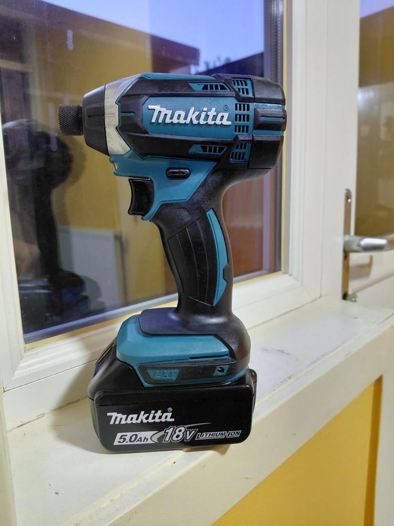 Makita DTD152 / 18V, Ophalen of Verzenden, Zo goed als nieuw, Boor- en Schroefmachine