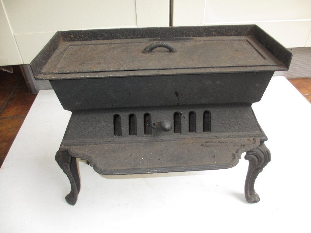 Antiek gietijzeren Kacheltje Mini kachel rond 1850 gemaakt, Ophalen, Gebruikt, Houtkachel, Vrijstaand