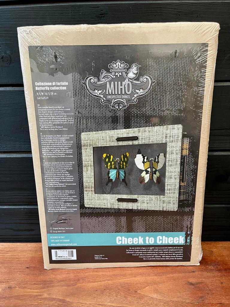 Houten vlinderkastje van Miho met 2 kartonnen vlinders, Ophalen of Verzenden, Nieuw, Hout, Minder dan 50 cm