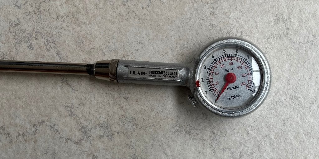 BANDEN SPANNINGS METER FLAIG MET DUBBELE AANSLUITING, Ophalen of Verzenden, Gebruikt