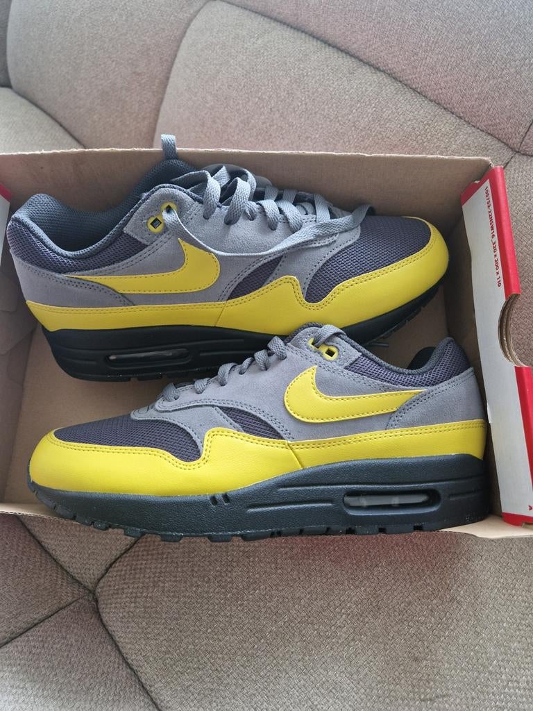 Nike Air Max 1 Batman Essential 2.0 nieuw maat 42, Zwart, Nike Air Max 1, Nieuw, Ophalen of Verzenden