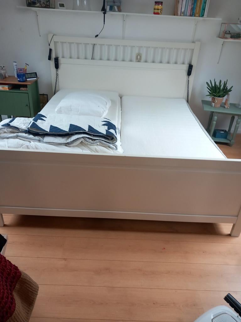 Ledikant 200x180 +twee electrische bedbodems, Huis en Inrichting, Slaapkamer | Bedden, Ophalen, Tweepersoons, Wit, Hout