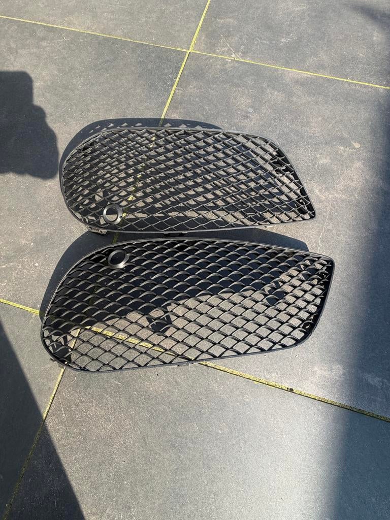 Orgineel Grille voorbumper mercedes W205 C180 2019, Gebruikt, Voor, Mercedes-Benz, Ophalen of Verzenden