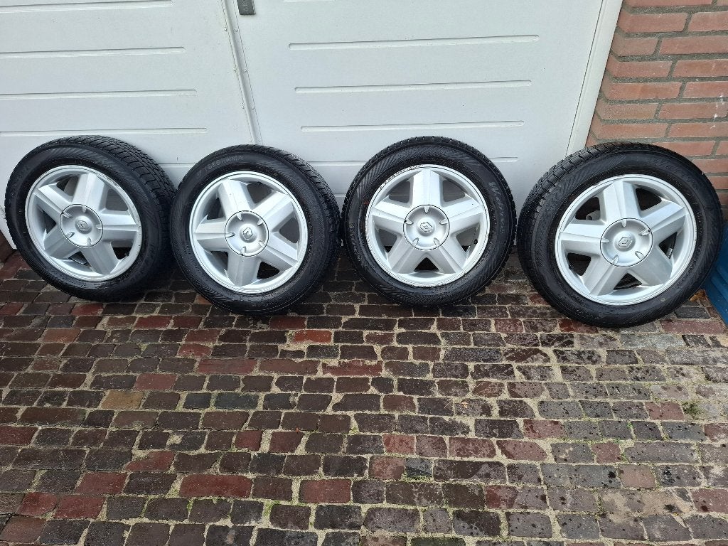 Foto 2 van Renault Megane velgen met winterbanden 185/60/15
