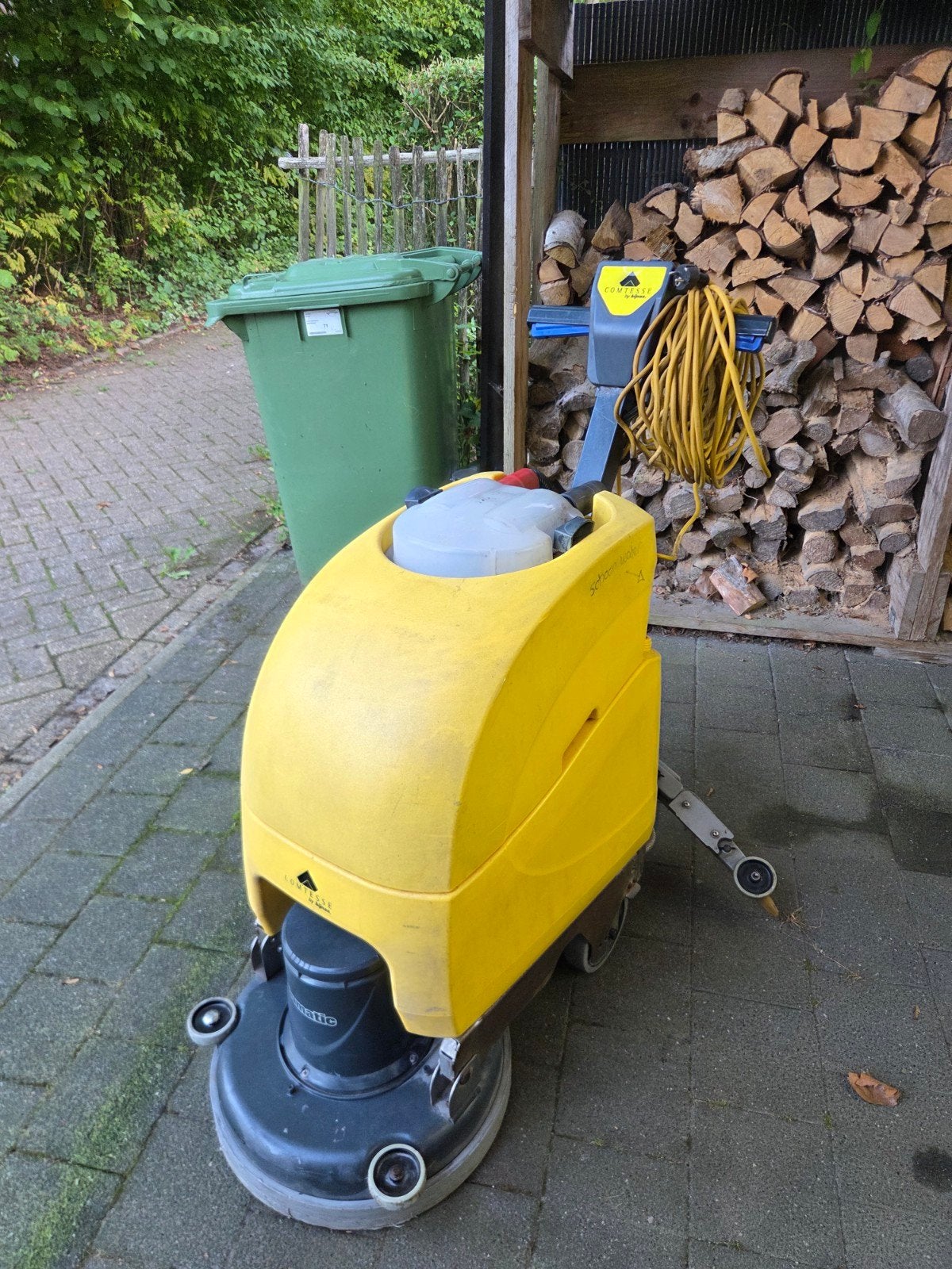 Professionele Schrobzuigmachine - Numatic Compact 340, Ophalen, Gebruikt, Schrobmachine