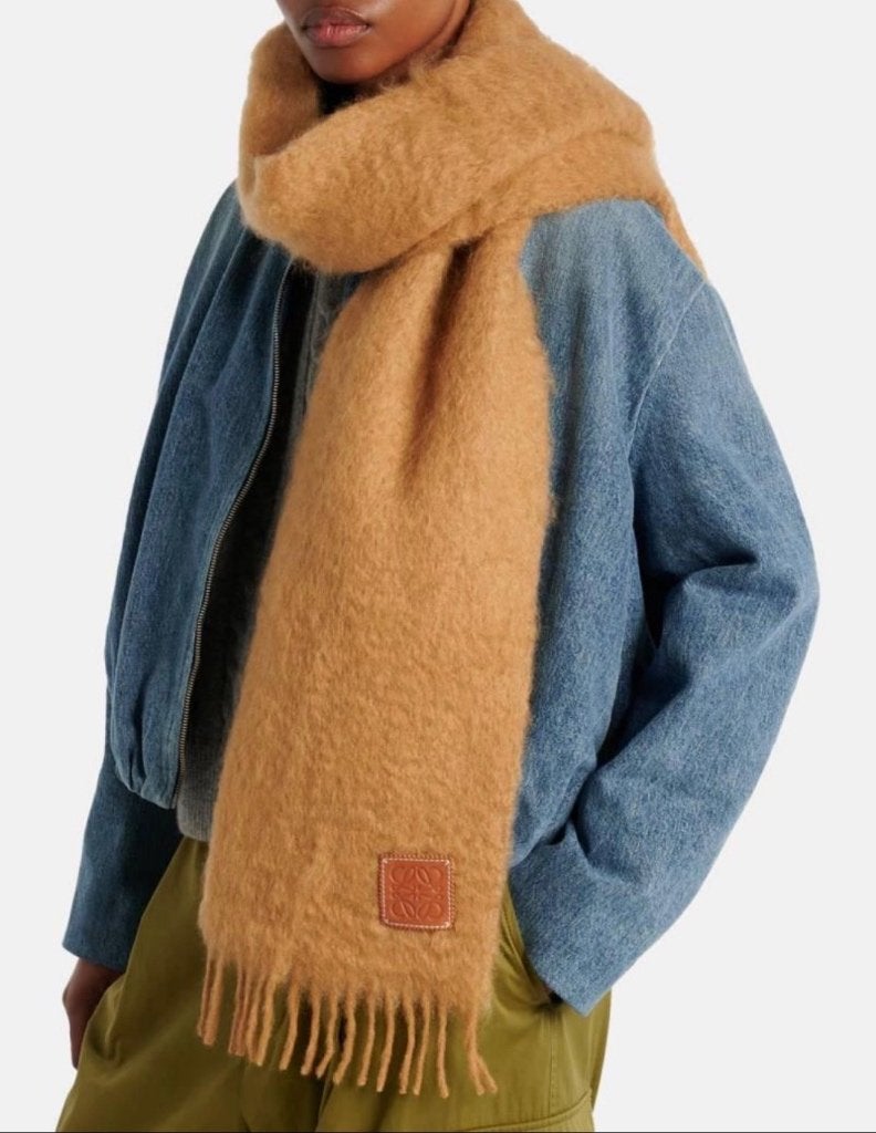 LOEWE Mohair & Wool Sjaal – Origineel, Kleding | Dames, Beige, Maat 46/48 (XL) of groter, Ophalen of Verzenden, Zo goed als nieuw