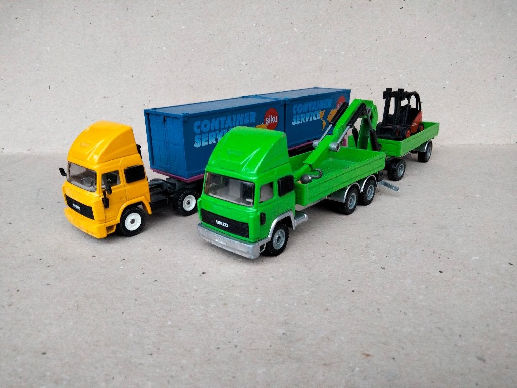 Siku vrachtwagens met aanhangers en accessoires, Hobby en Vrije tijd, Modelauto's | 1:50, Ophalen of Verzenden, Gebruikt, Bus of Vrachtwagen