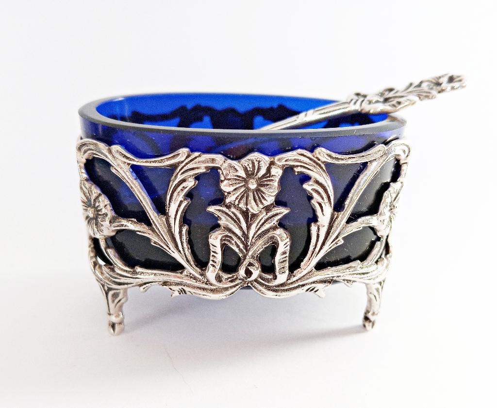 Zilveren zoutvat met lepeltje gehalte 830 cobalt blauw glas, Verzenden, Zilver