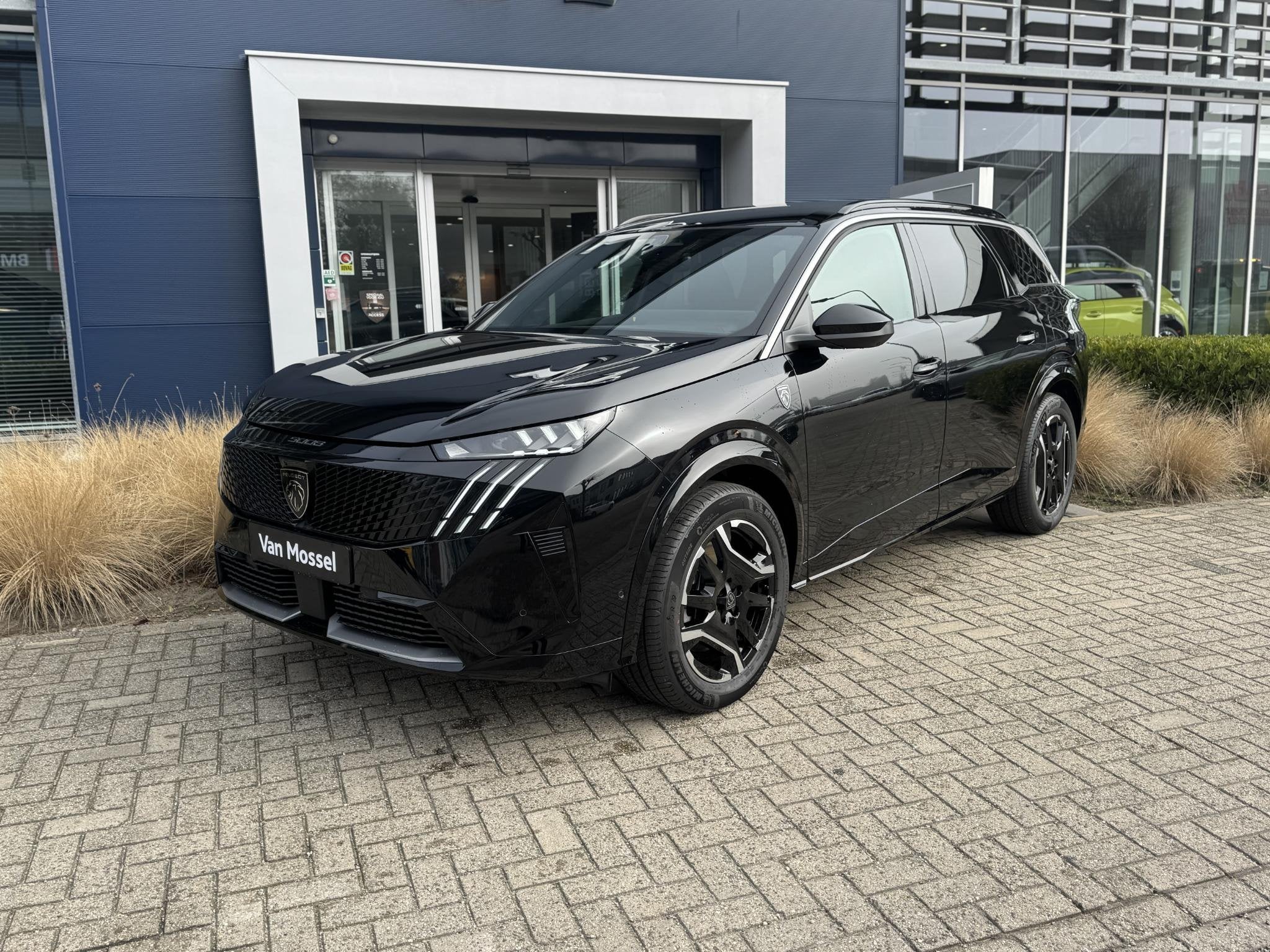 Peugeot e-5008 GT Avantage 73 kWh 7p l UIT VOORRAAD NIEUW RI, 213 pk, 7 stoelen, Zwart, Nieuw