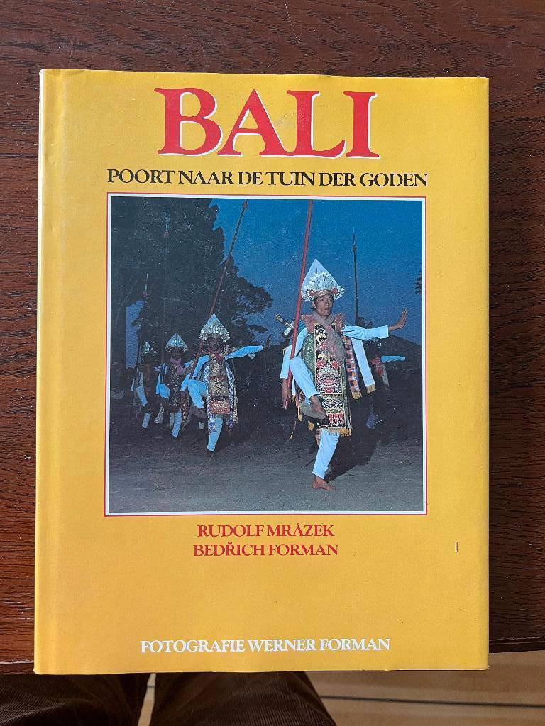 BALI poort naar de tuin der Goden Rudolf Mrazek Bedrich Form, Boeken, 20e eeuw of later, Ophalen of Verzenden, Zo goed als nieuw