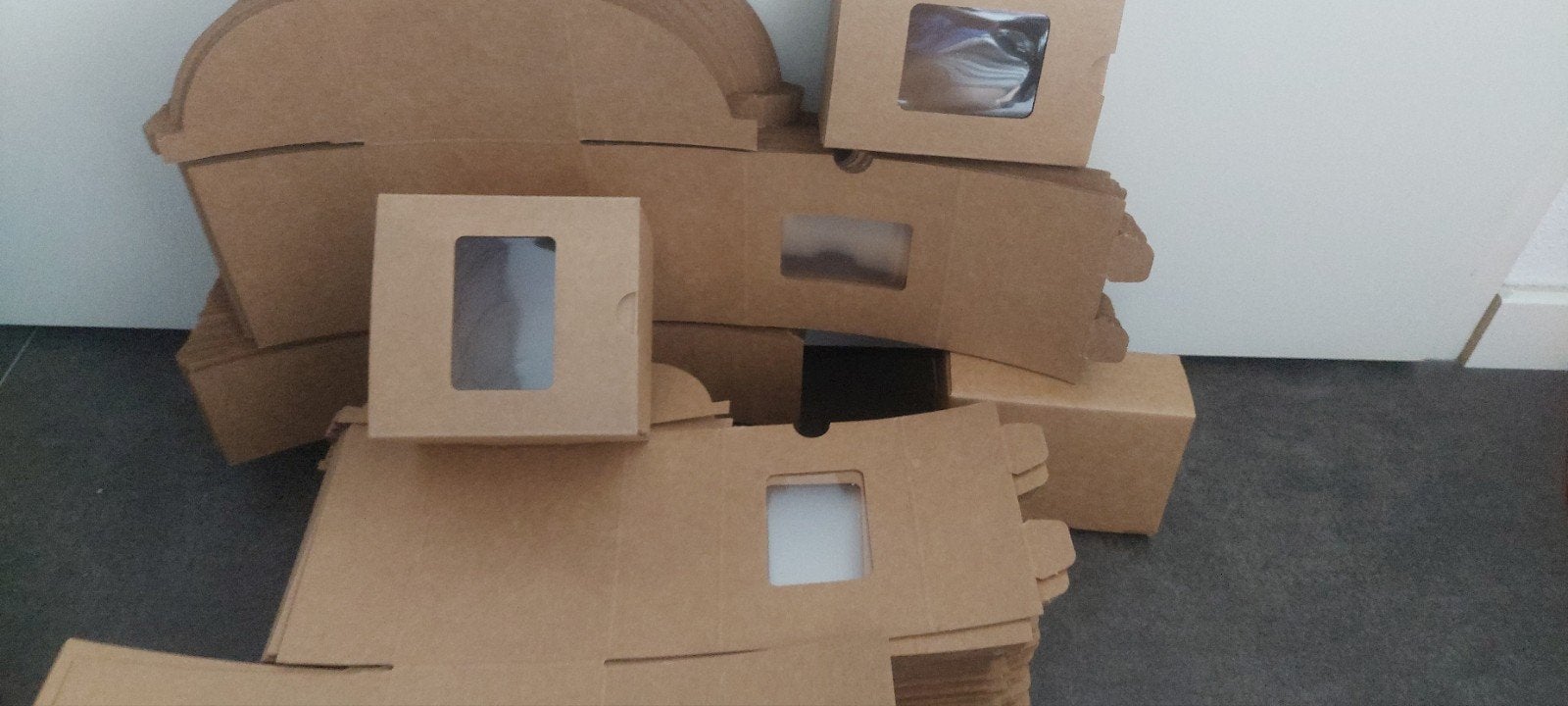 Kartonnen dozen en bakjes met venster, Doe-het-zelf en Verbouw, Ophalen, Opvouwbaar, Minder dan 35 cm, Minder dan 50 cm