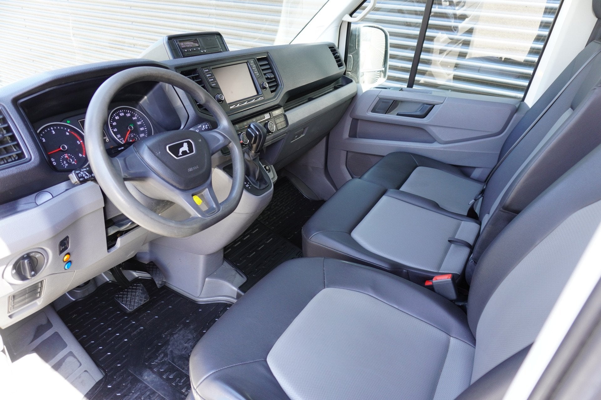 MAN TGE 180pk Automaat Dubbellucht open laadbak Tacho Cruise, Automaat, Achterwielaandrijving, Gebruikt, 4 cilinders