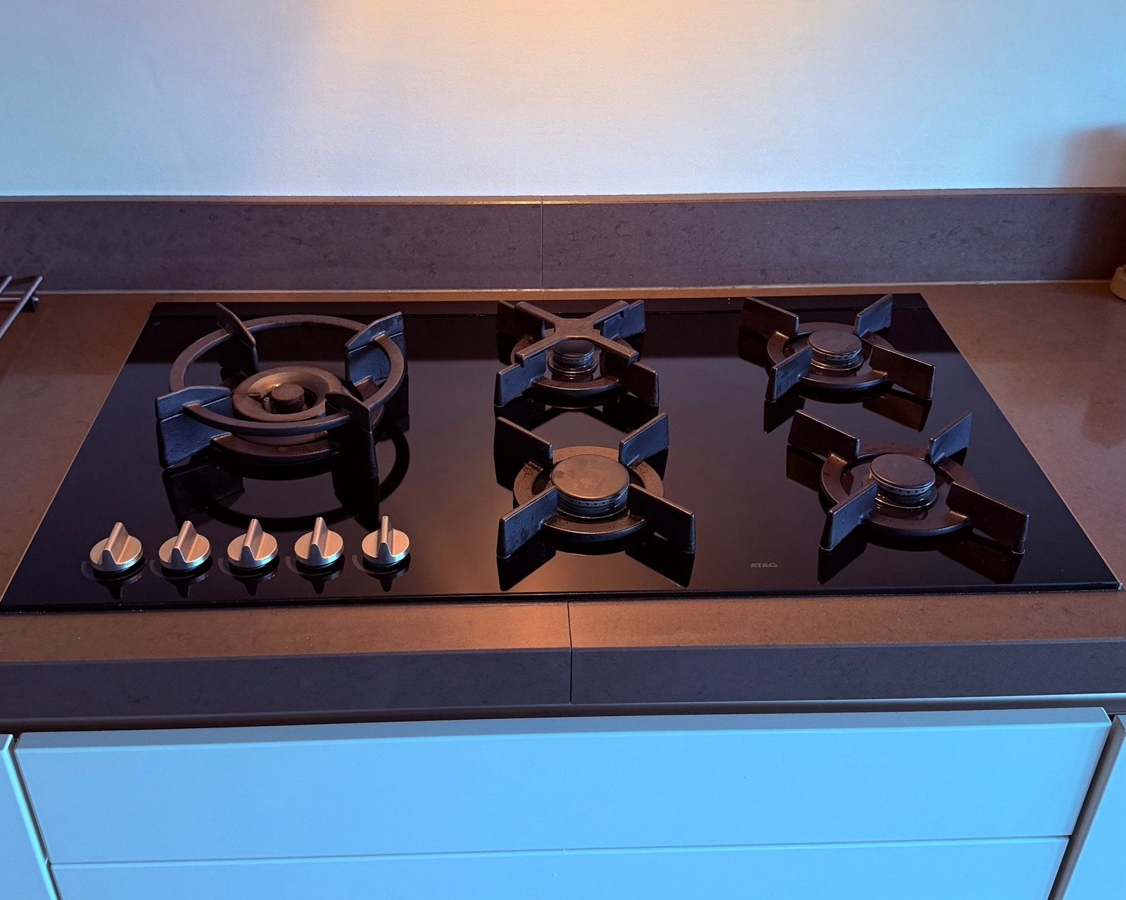 Atag gaskookplaat 90cm glasplaat 5 pits met wokbrander, Ophalen, Gebruikt, Zwart, 50 tot 100 cm