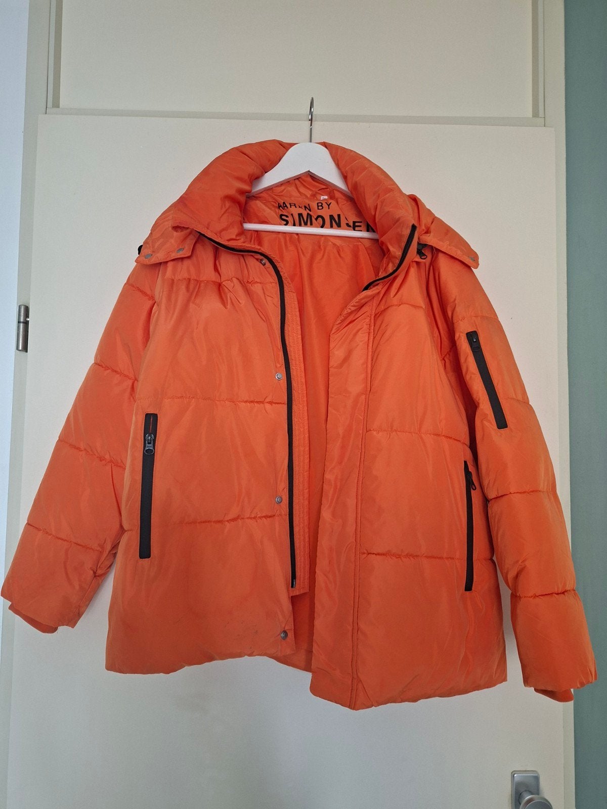 KARIN BY SIMONSEN JAS MT M/L..NIEUWSTAAT., Kleding | Dames, Maat 38/40 (M), Oranje, Ophalen of Verzenden, Zo goed als nieuw