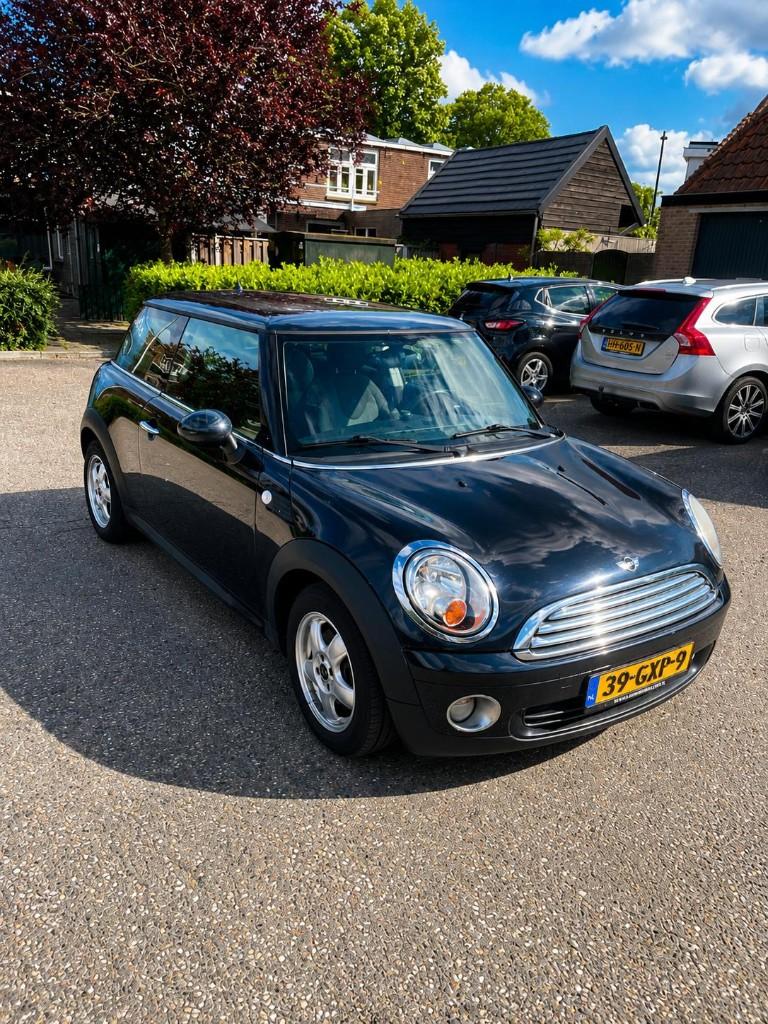 Mini cooper 56 1.4 95pk 2008 Zwart Nieuwe APK tot 20-05-2027, Voorwielaandrijving, Zwart, 4 stoelen, Origineel Nederlands