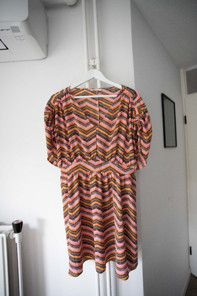 Jurk met vrolijke kleuren Only maat M, als nieuw, Maat 38/40 (M), Ophalen of Verzenden, Zo goed als nieuw, Roze