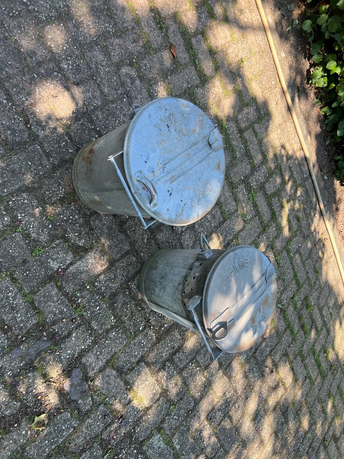 2x oude zinken vuilnis emmers, vintage vuilnisbakken, Ophalen of Verzenden