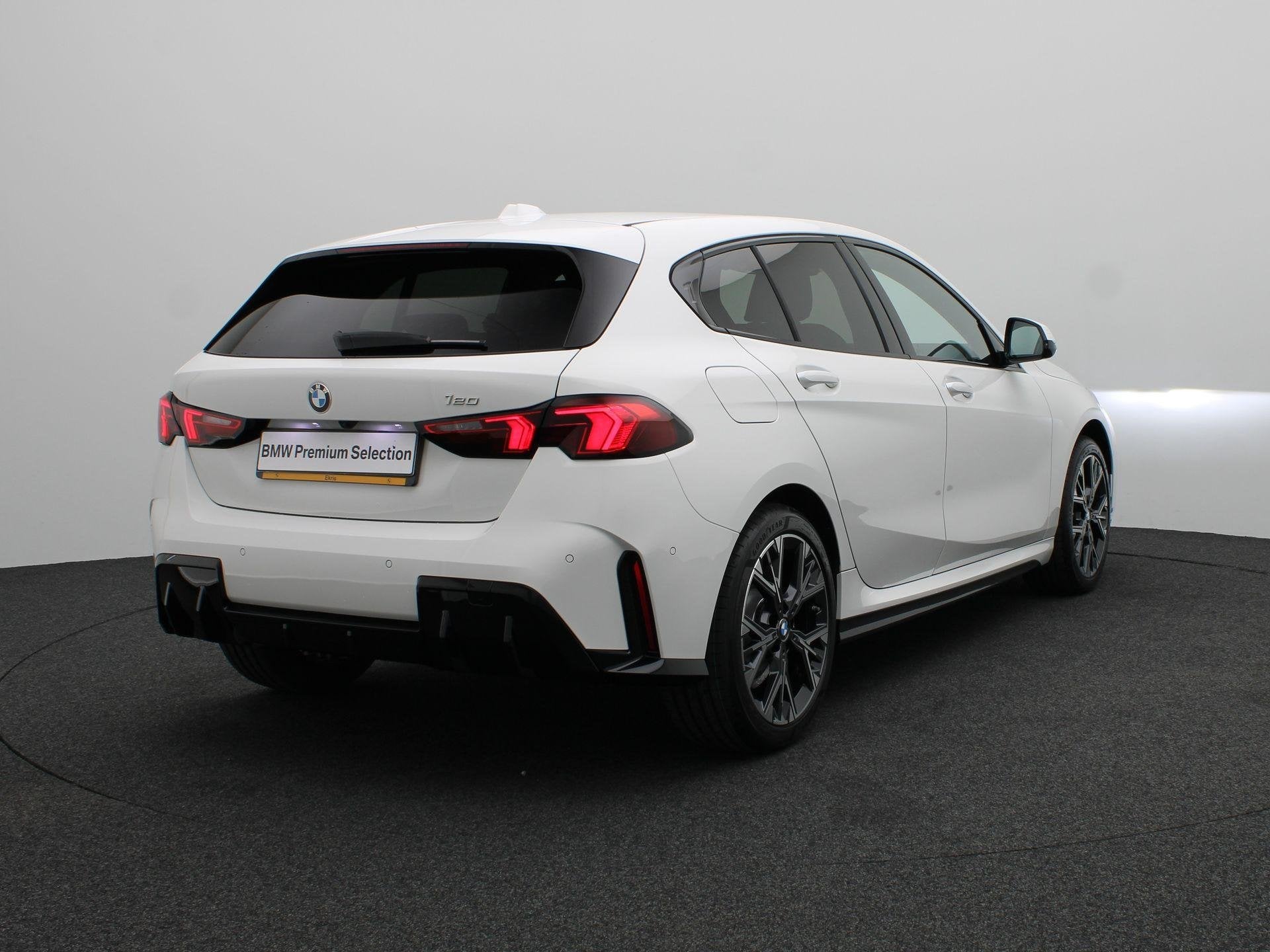 BMW 1 Serie 120 M Sport Design Edition | Harman Kardon | Dri, Stof, Wit, Bedrijf, 19 km/l