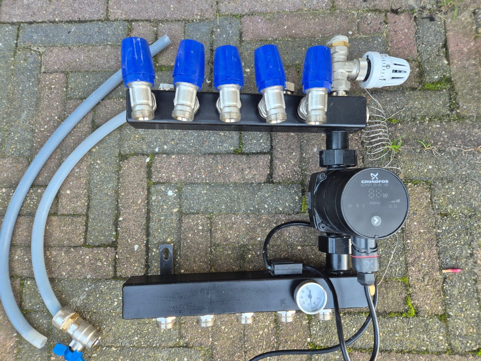 1.5j oud: Vloerverwarming verdeler met Grundfos pomp, Ophalen, Gebruikt, Minder dan 30 cm, Overige typen