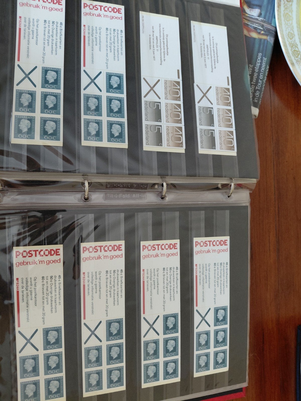 Nederlandse postzegelboekjes in album - Diverse periodes, Postzegels en Munten, Postzegels | Nederland, Ophalen of Verzenden, Na 1940