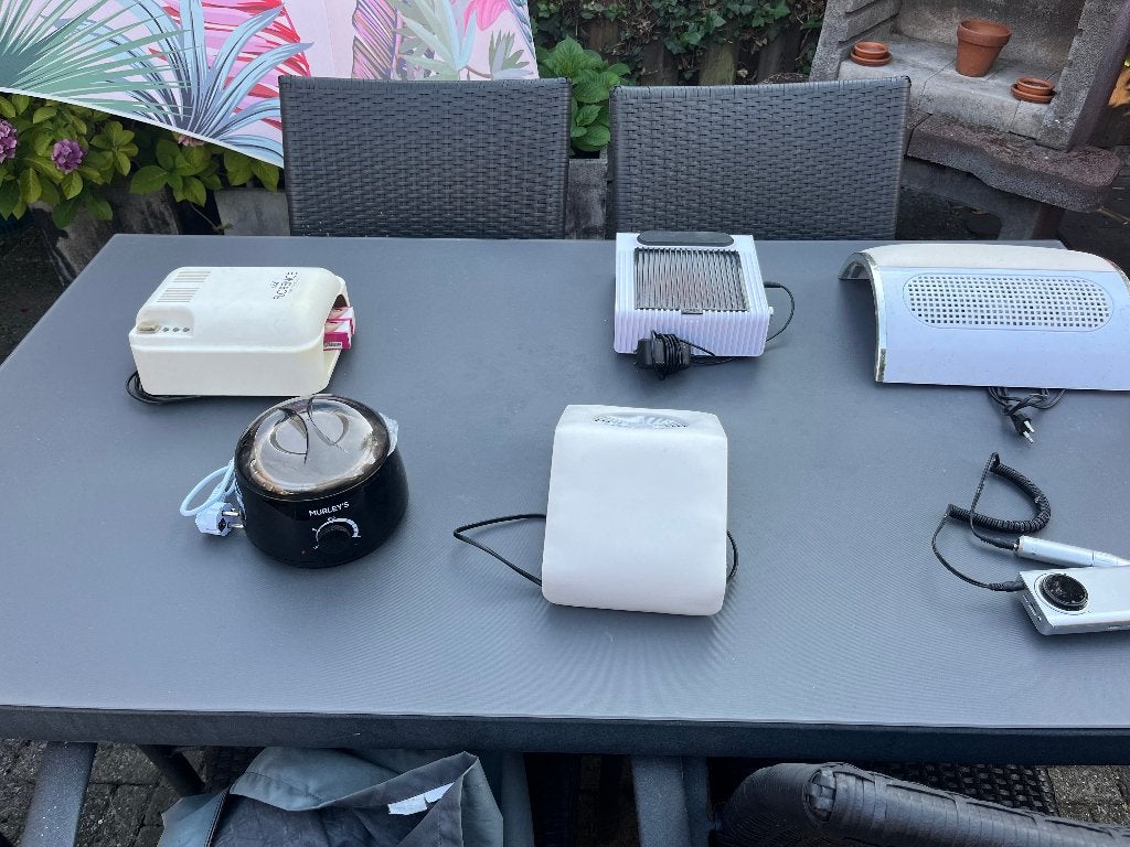 Apparatuur nagelstudio: freesapparaat, lampen, drogers enz., Ophalen, Gebruikt, Overige typen