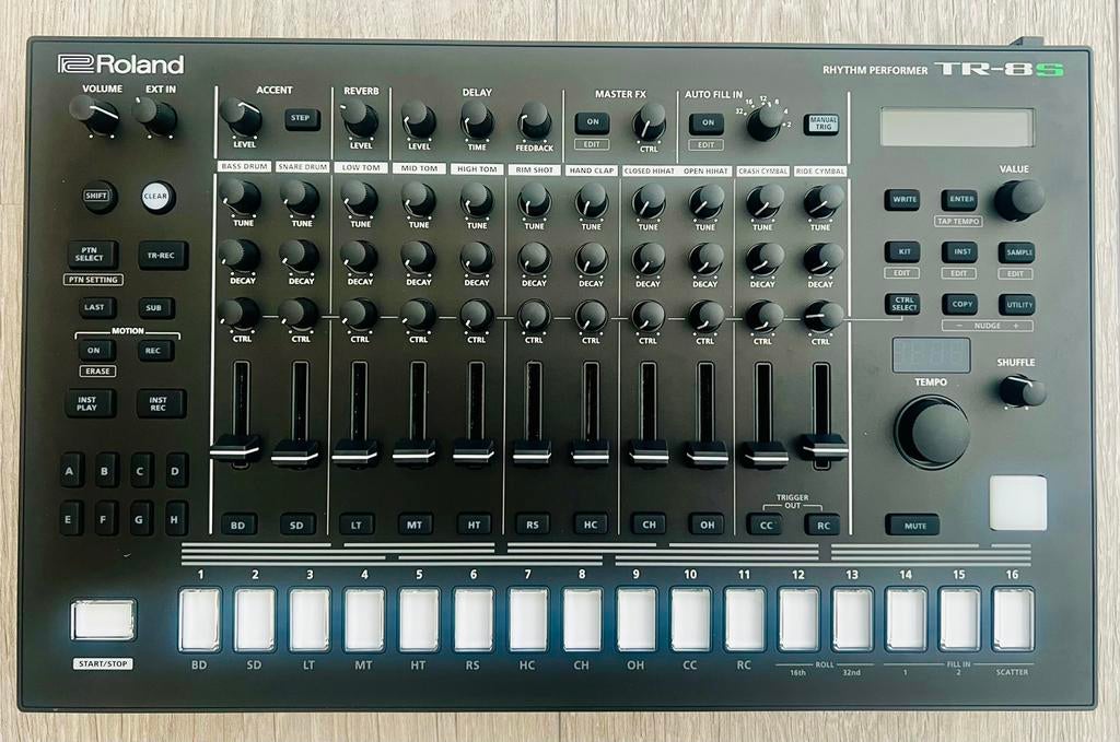 Roland TR-8S ZGAN incl. Decksaver, Ophalen, Zo goed als nieuw, Roland