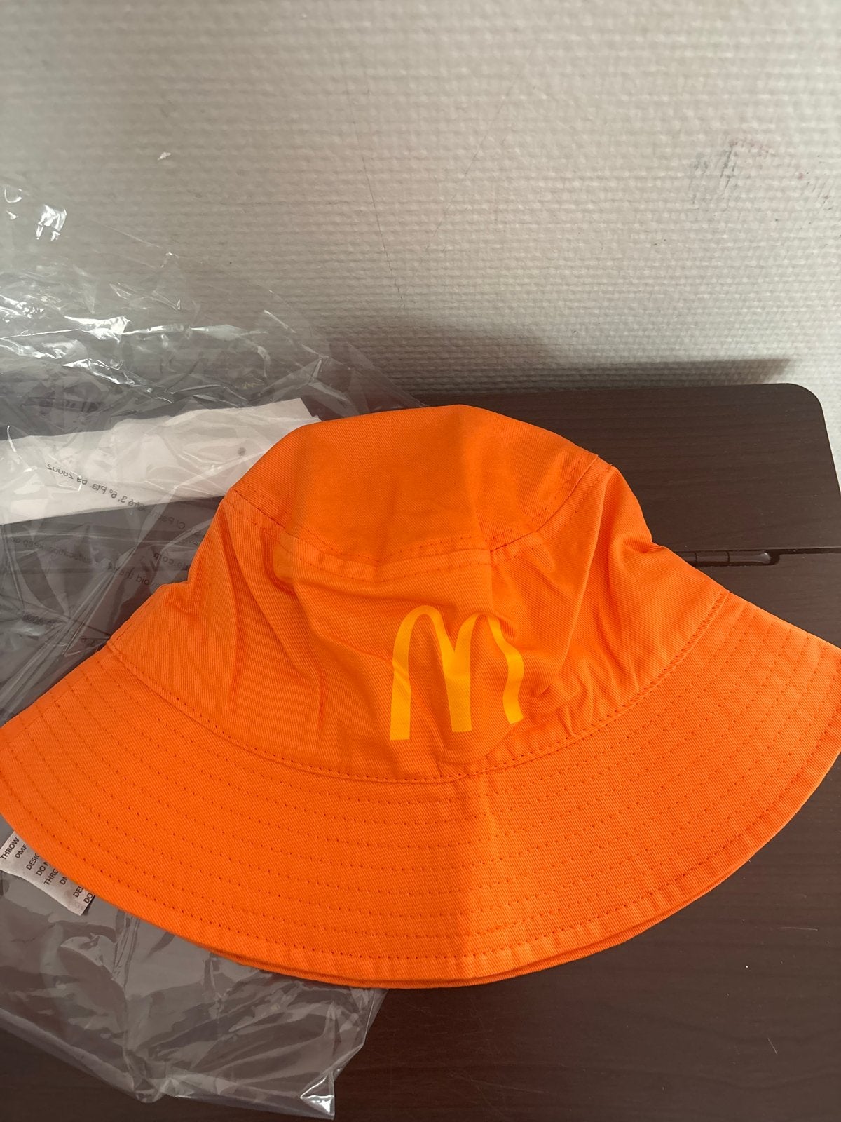 Oranje McDonald's Bucket Hat, Ophalen of Verzenden, Nieuw, One size fits all, Hoed
