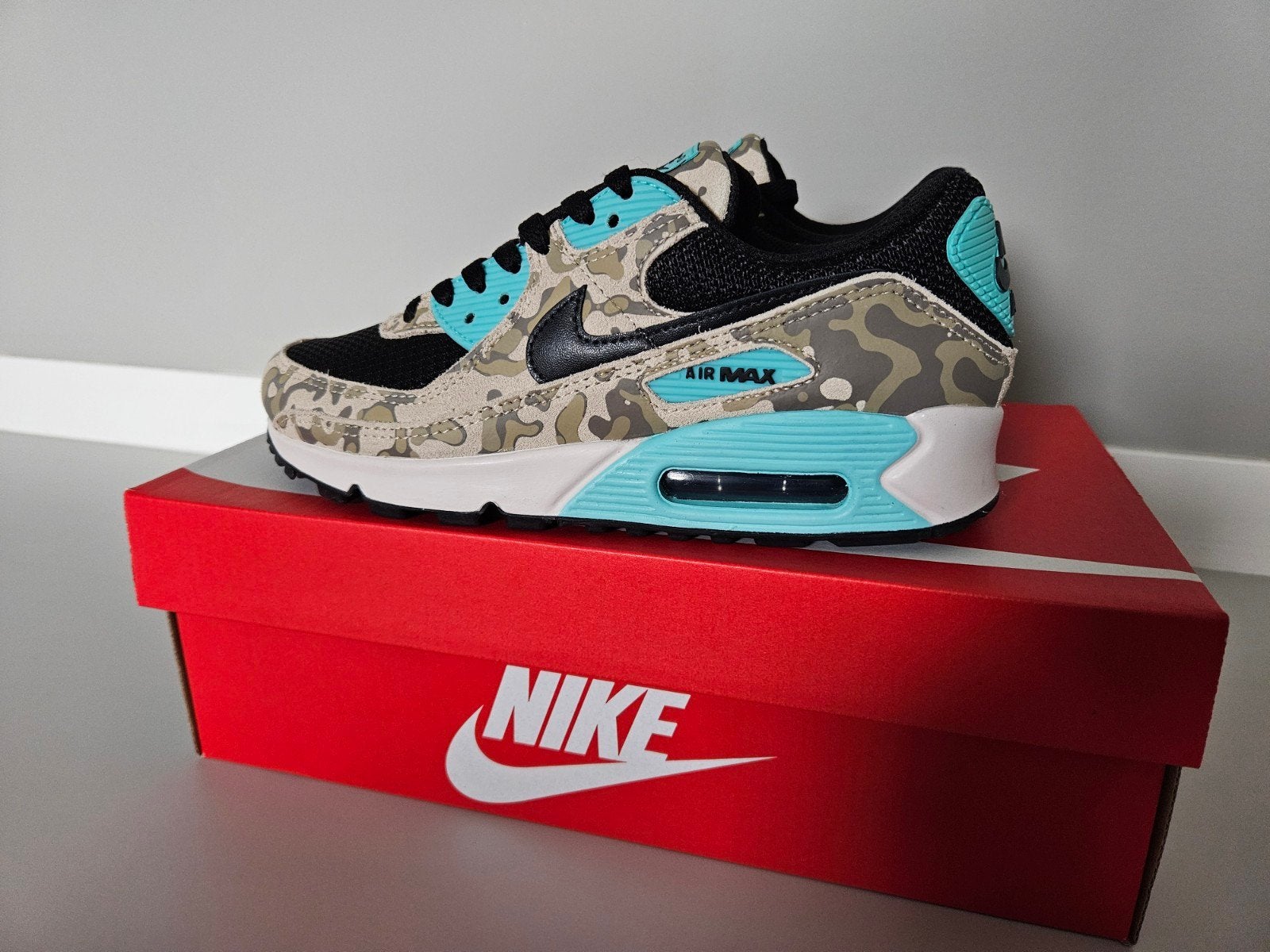 nike air max 90 camo pack aurora green 38,5 sneakers, Kleding | Heren, Ophalen of Verzenden, Zo goed als nieuw, Overige kleuren