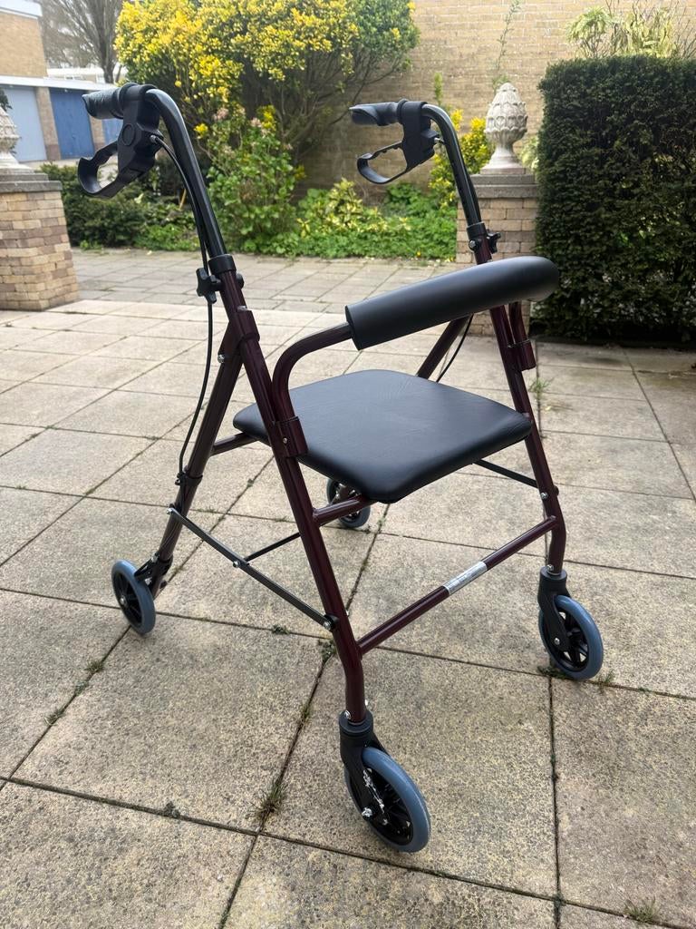 Nieuwe rollator. Niet zwaar en erg wenbaar., Ophalen
