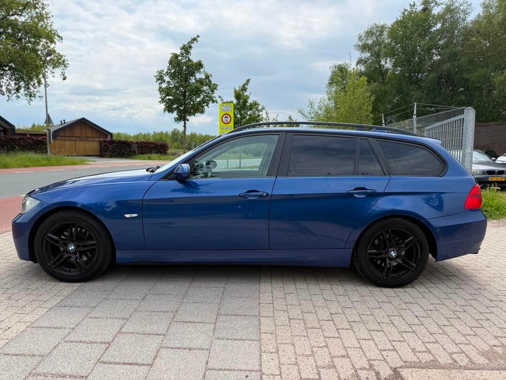 BMW 3-serie Touring 318i Business Line Airco Navi Cruise PDC, Achterwielaandrijving, Blauw, Origineel Nederlands, Handgeschakeld