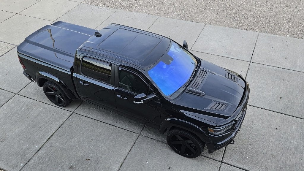 Dodge Ram 1500 II 5.7 V8 II  4x4 Crew Cab II Limited Night, Auto's, Zwart, Zwart, Leder, BTW verrekenbaar