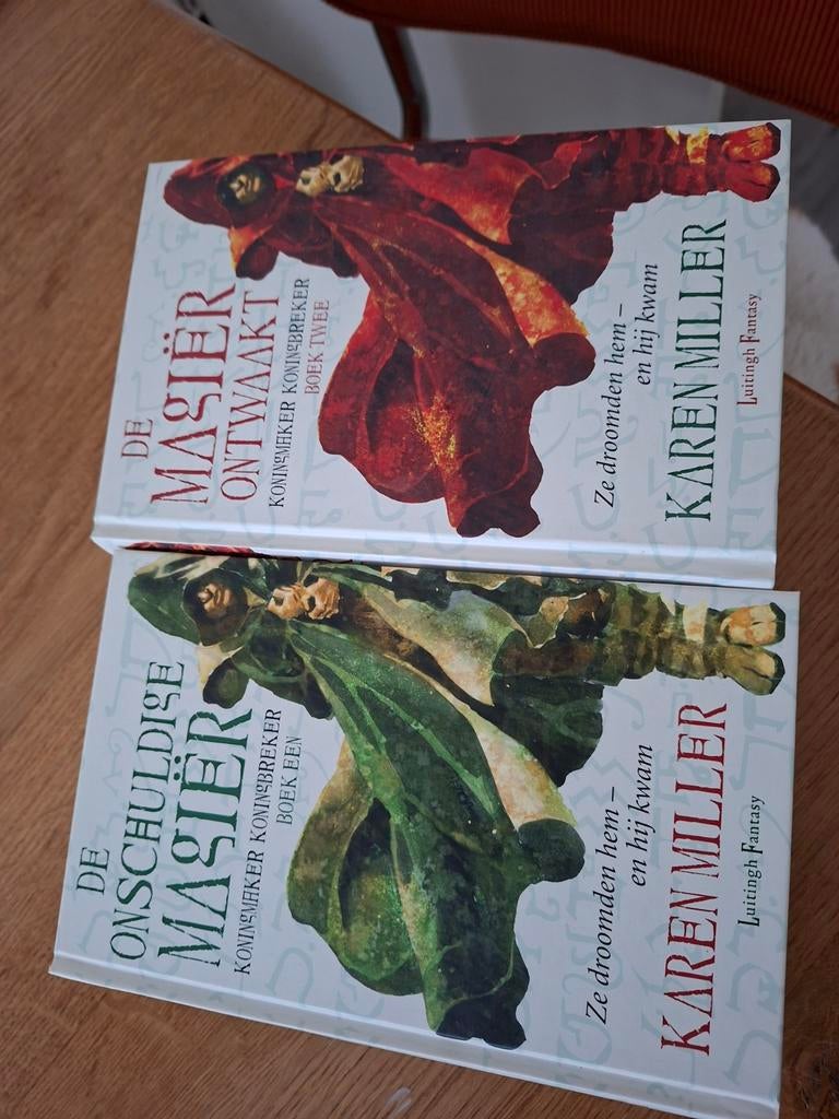 De Onschuldige Magiër & De Magiër Ontwaakt - Karen Miller, Ophalen of Verzenden, Gelezen, Karen Miller