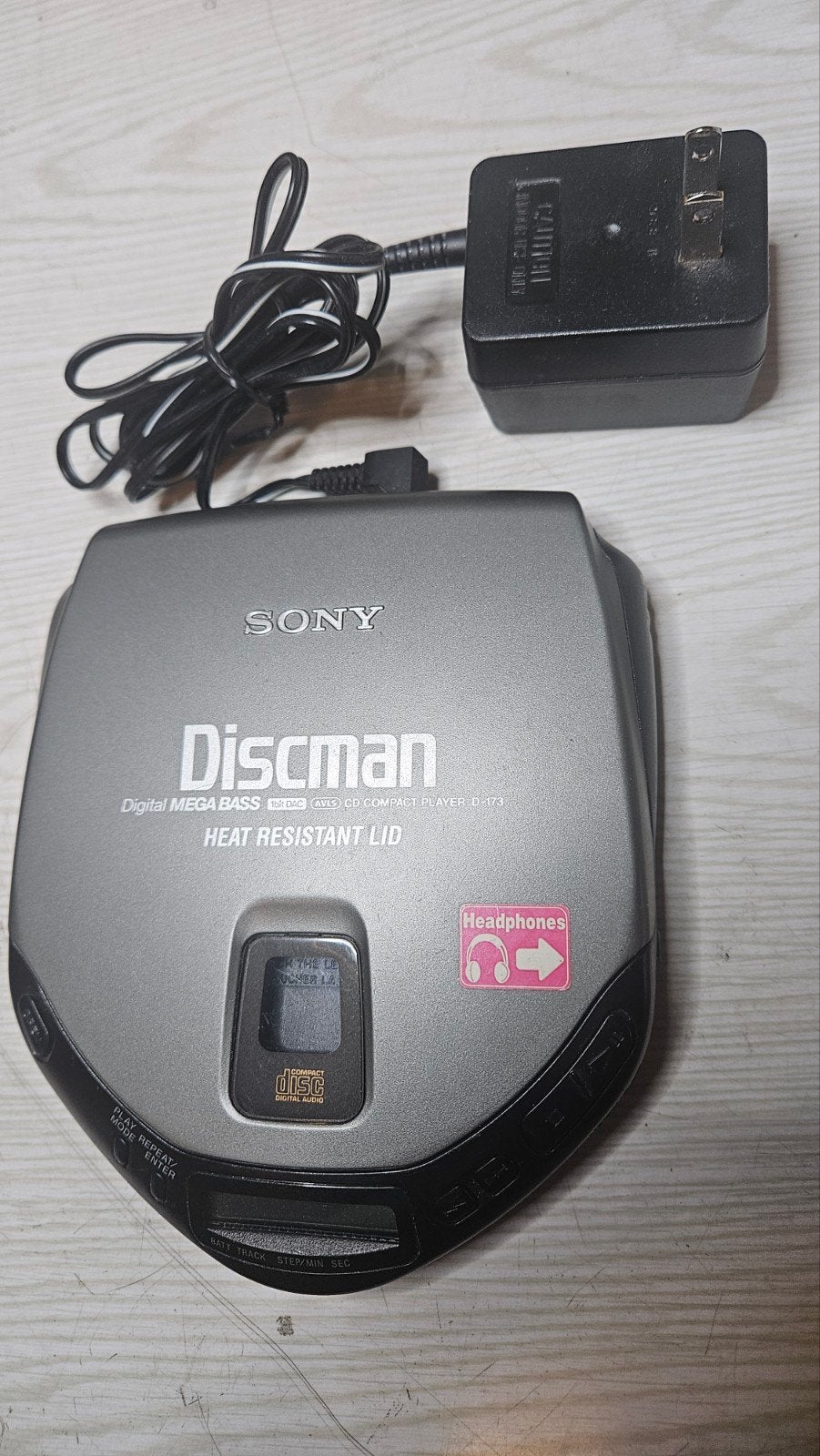 Sony Discman D-173 met adapter, Ophalen of Verzenden, Discman