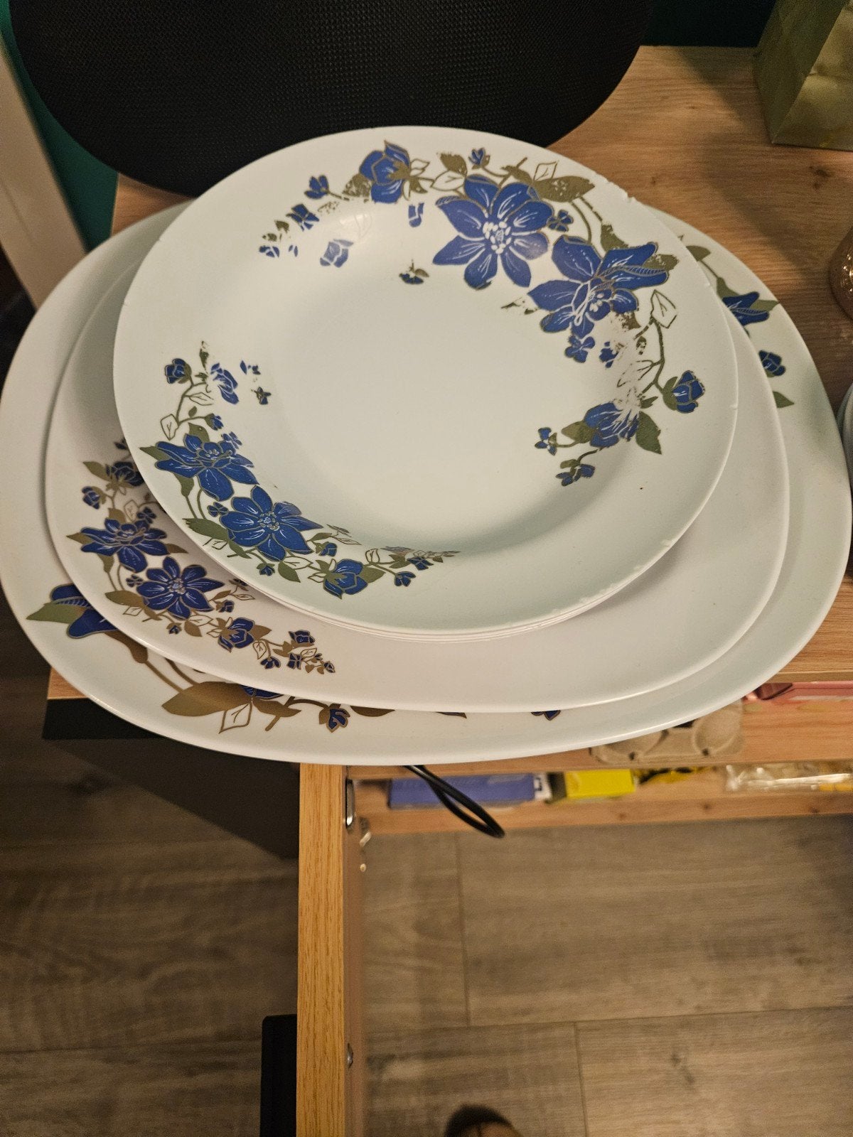Vintage servies met blauwe bloemen - Borden en kommen, Ophalen, Gebruikt, Overige merken, Keramiek