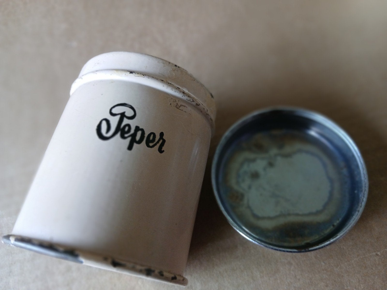 Vintage emaille peperbus - Crème met zwart opschrift, Antiek en Kunst, Ophalen of Verzenden