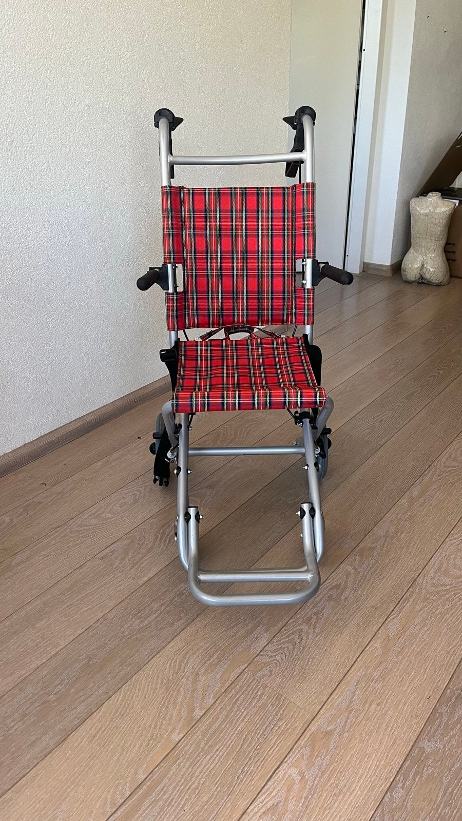 Opvouwbare lichtgewicht , draagbare rolstoel, Diversen, Rolstoelen, Ophalen, Inklapbaar, Zo goed als nieuw, Duwrolstoel