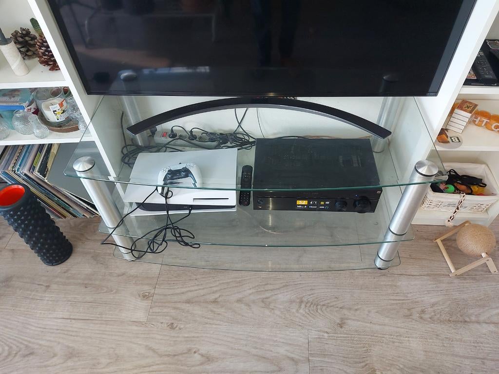 Glazen TV meubel met 2 planken, Gebruikt, 100 tot 150 cm, Ophalen of Verzenden, Glas