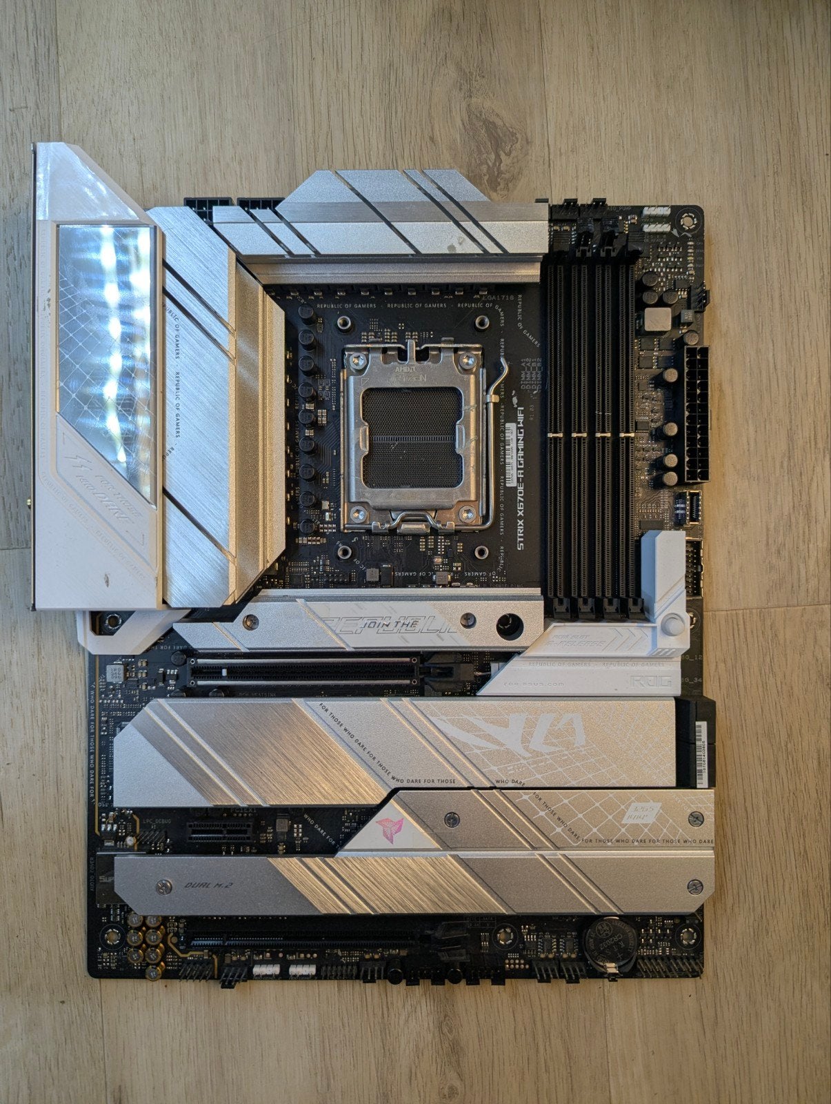 ASUS ROG Strix X670E-A Gaming WiFi Moederbord, Computers en Software, Ophalen of Verzenden, Zo goed als nieuw, ATX, DDR5