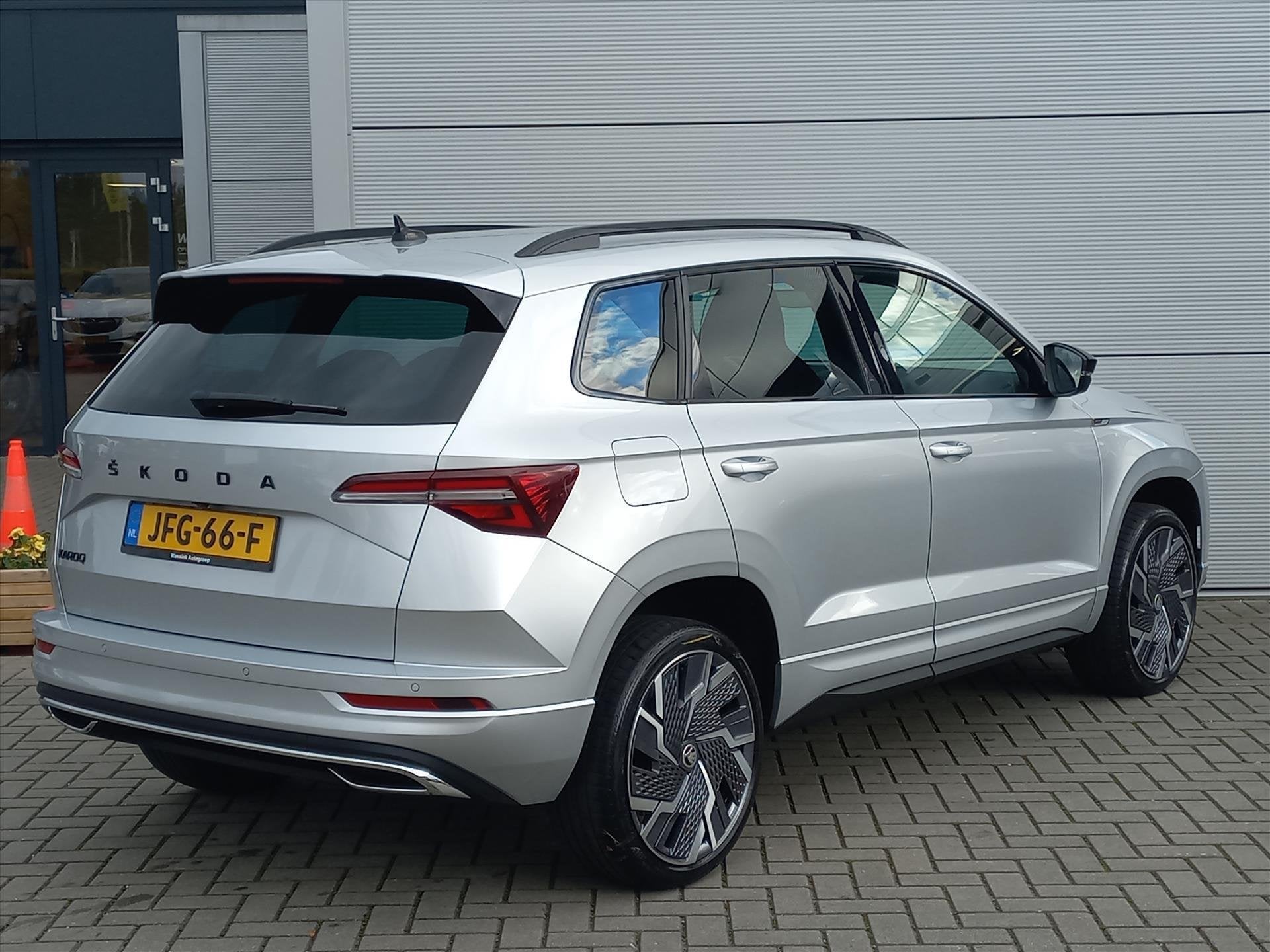 Skoda Karoq Sportline Business 150pk DSG | daptive Cruise Co, Auto's, Stof, 4 cilinders, 1317 kg, Karoq