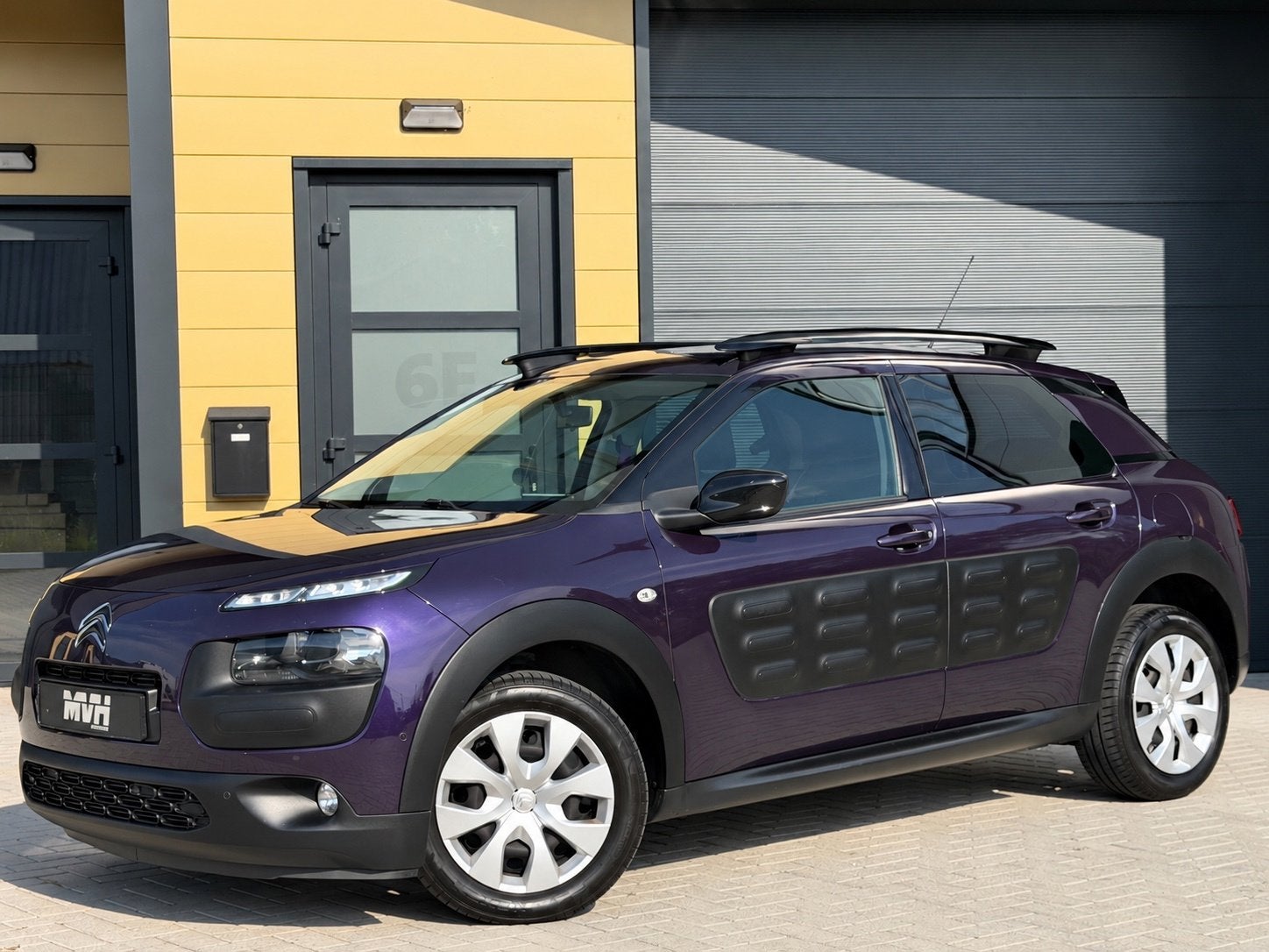 Citroen C4 Cactus 1.2 Shine - Automaat - Panorama - Camera -, Auto's, Dealer onderhouden, Stof, 82 pk, 23 km/l
