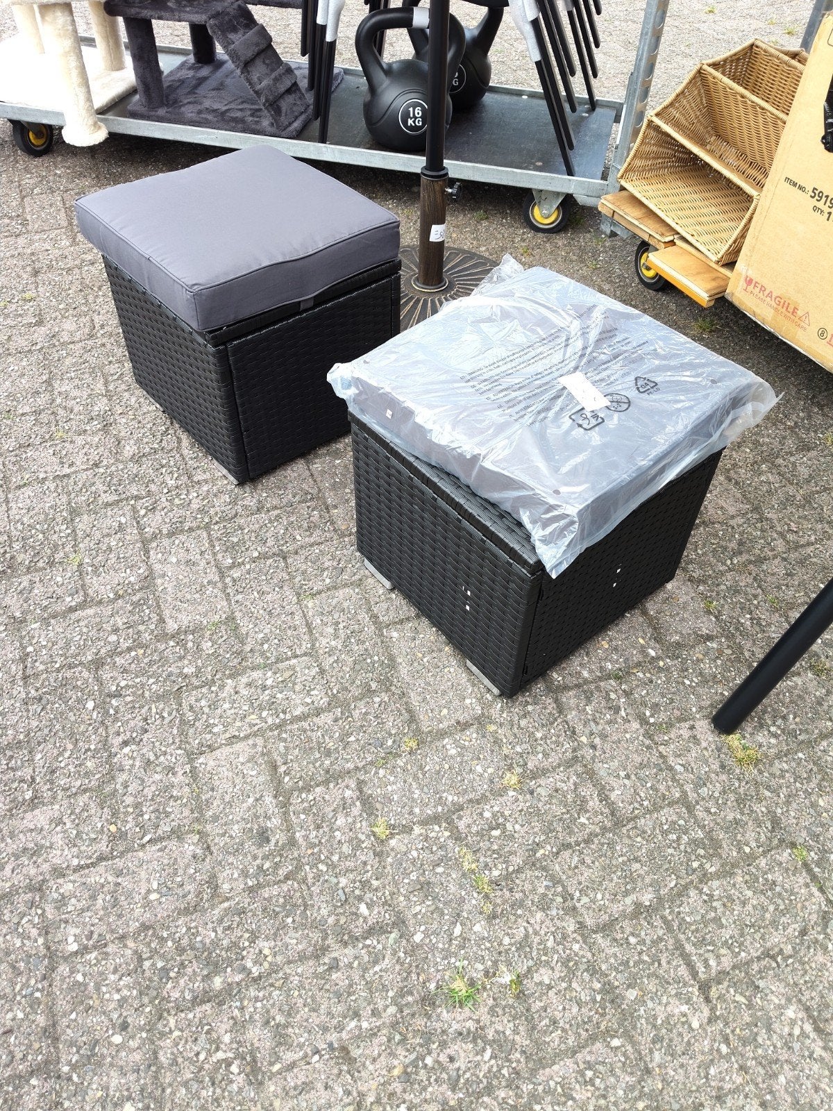Aangeboden Nieuw Poef / Voetenbankje, Ophalen, Minder dan 50 cm, Vierkant, Nieuw