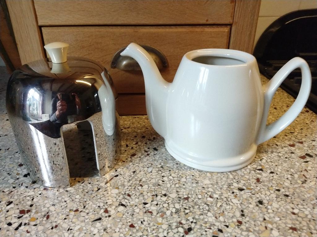 Guy degrenne salam-the theepot gebroken wit porselein bijzon, Ophalen of Verzenden, Zo goed als nieuw, Overige materialen, Overige typen