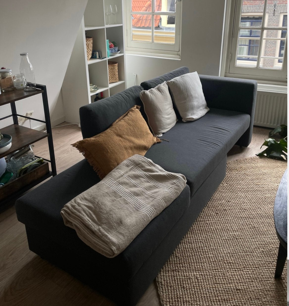 3-seat sofa in dark grey 50€, Ophalen, Zo goed als nieuw