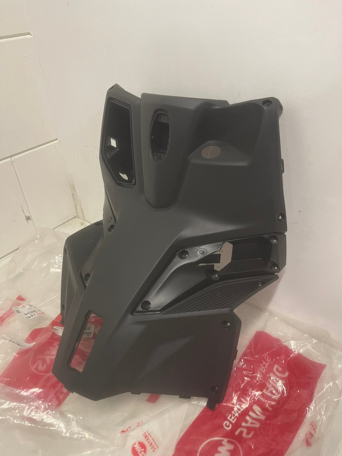 Nieuw Beenschild SYM Jet 14 50cc- 200cc Origineel, Ophalen of Verzenden, Nieuw