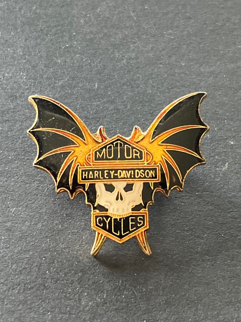 Harley-Davidson Vleermuis Skull Pin Badge / speldje, Ophalen of Verzenden, Zo goed als nieuw, Nvt, Nvt