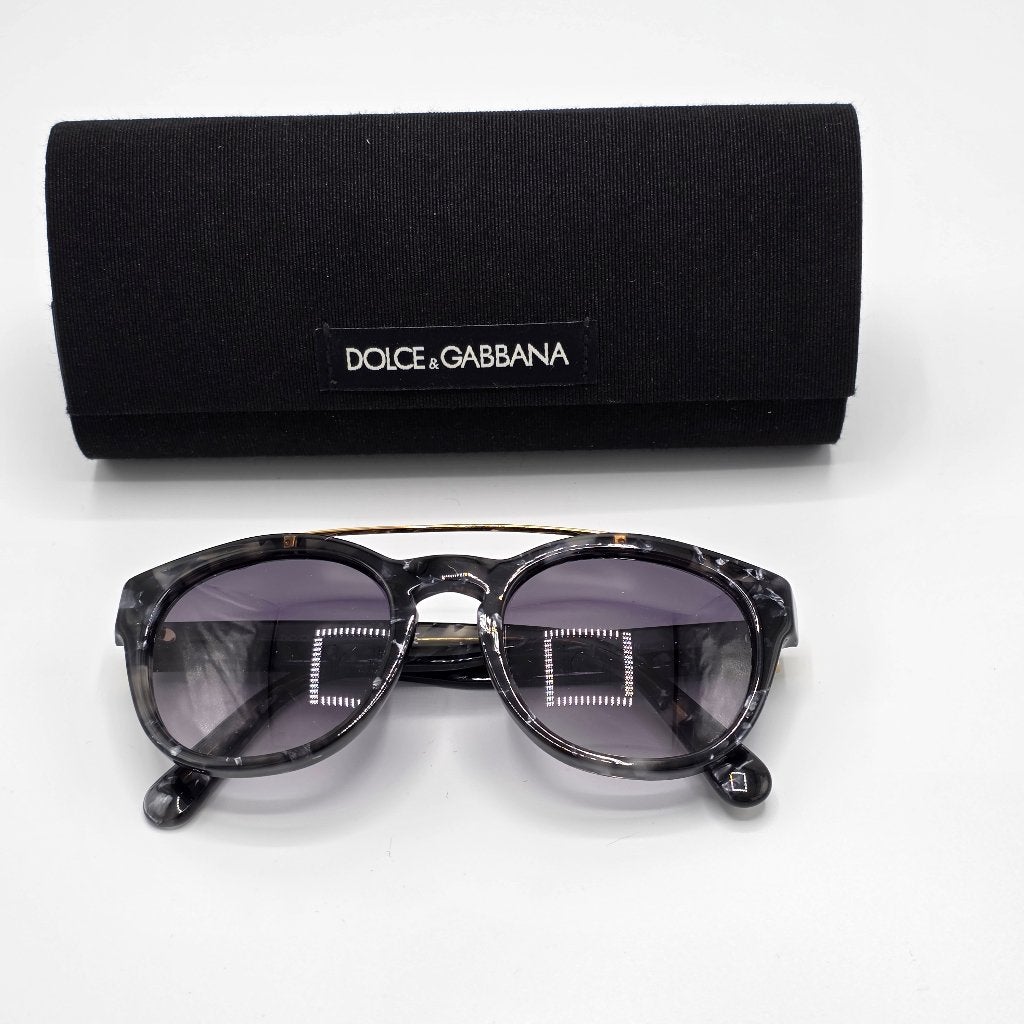 Dolce & Gabbana Zonnebril met Hoesje - Zo goed als nieuw, Gebruikt, Zonnebril, Ophalen of Verzenden, Dolce & Gabbana