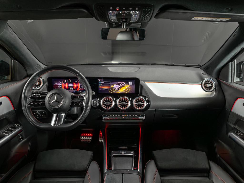 Mercedes-Benz GLA 180 AMG Line Panorama dak | Trekhaak, Gebruikt, 4 cilinders, Electronic Stability Program (ESP), Zwart